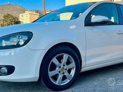 Usata VW Golf VI 105 CV (77 kW) 2010 Bianco Utilitaria