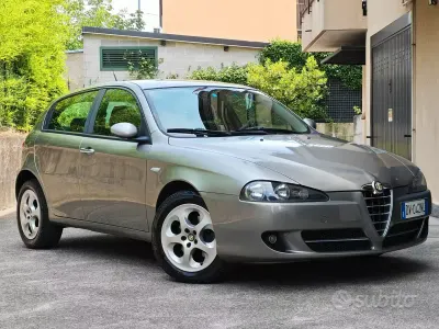 Usata Alfa Romeo 147 105 CV (77 kW) 2009 Grigio Utilitaria