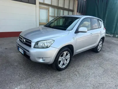 Usata Toyota RAV4 Luxury 177 CV (130 kW) 2008 Argento SUV