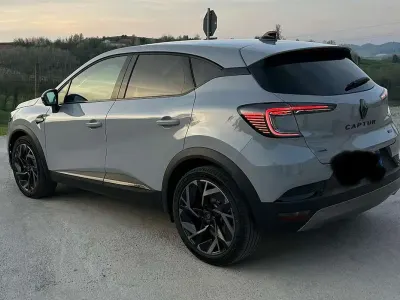 Usata Renault Captur 158 CV (116 kW) 2026 Grigio SUV