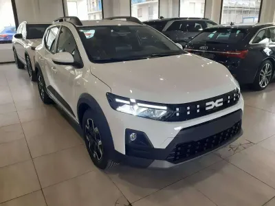 Nuova Dacia Sandero Stepway 120 CV (88 kW) 2026 Bianco ghiaccio Berlina