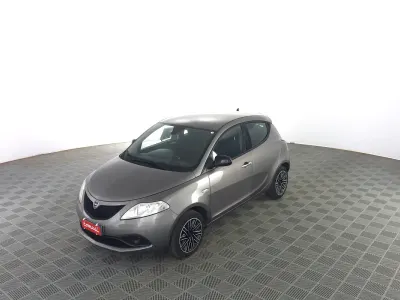 Usata Lancia Ypsilon 69 CV (50 kW) 2019 Grigio pietra