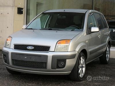 Usata Ford Fusion 67 CV (49 kW) 2007 Grigio Utilitaria