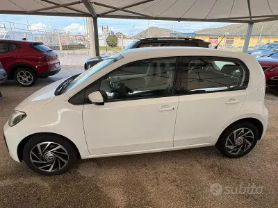 Usata VW up! Move 60 CV (44 kW) 2019 Bianco Utilitaria