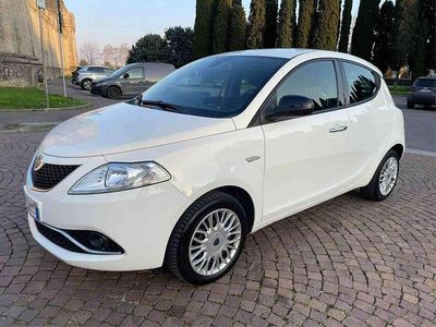 Usata Lancia Ypsilon Gold 69 CV (50 kW) 2018 Bianco Utilitaria