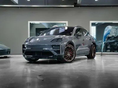 Usata Porsche Macan Turbo 469 kW (639 CV) 2025 Grigio ardesia neo SUV