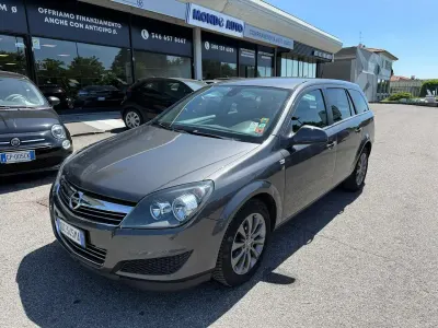 Usata Opel Astra Enjoy 116 CV (85 kW) 2010 Grigio Station wagon