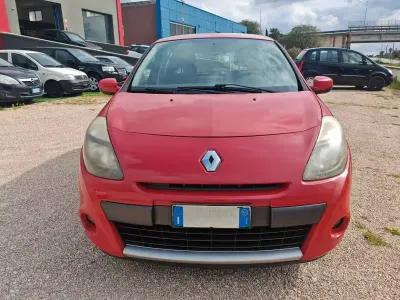 Brugt Renault Clio II Dynamique 72 HK (52 kW) 2009 Rød Sedan
