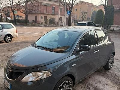 Usata Lancia Ypsilon Platinum 95 CV (69 kW) 2016 Grigio Utilitaria
