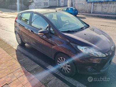Begagnad Ford Fiesta 97 HK (71 kW) 2010 Brun Halvkombi