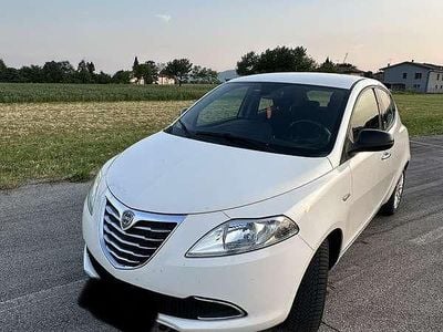 Usata Lancia Ypsilon Gold 69 CV (50 kW) 2015 Utilitaria