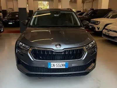 Usata Skoda Karoq Executive 116 CV (85 kW) 2023 Grigio SUV