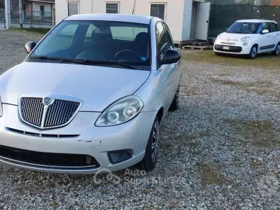 Gebraucht Lancia Ypsilon 69 PS (50 kW) 2011 Grau Kleinwagen
