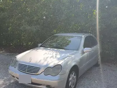 Usata Mercedes C220 143 CV (105 kW) 2001 Grigio Berlina