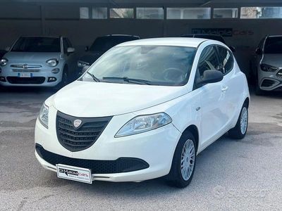Usata Lancia Ypsilon Gold 95 CV (69 kW) 2015 Bianco Utilitaria