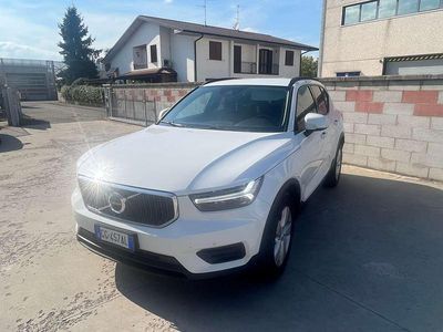 Usata Volvo XC40 Momentum 129 CV (94 kW) 2021 Bianco SUV