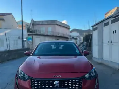 Usata Peugeot 208 Active 102 CV (75 kW) 2021 Rosso Utilitaria