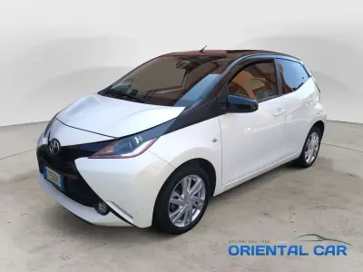 Usata Toyota Aygo X-play 69 CV (50 kW) 2015 Bianco Utilitaria