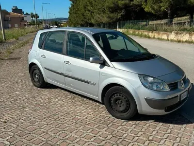 Usata Renault Scenic E-Tech 100 CV (73 kW) 2005 Grigio Monovolume