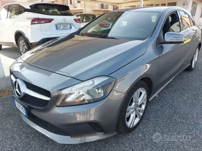 Usata Mercedes A180 109 CV (80 kW) 2016 Grigio Utilitaria
