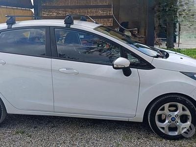 Usata Ford Fiesta 96 CV (70 kW) 2012 Bianco Utilitaria