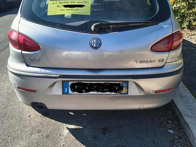 Usata Alfa Romeo 147 Distinctive 105 CV (77 kW) 2004 Argento Utilitaria