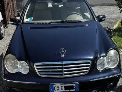 Usata Mercedes C220 Elegance 150 CV (110 kW) 2005 Bluazzurro Berlina