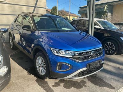 Usata VW T-Roc Life 150 CV (110 kW) 2023 Blu SUV