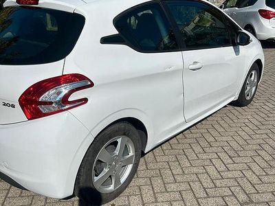 Gebraucht Peugeot 208 82 PS (60 kW) 2013 Weiß Kleinwagen