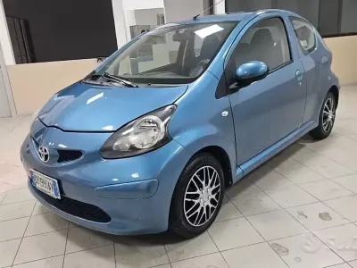 Usata Toyota Aygo 68 CV (50 kW) 2009 Blu Utilitaria
