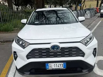 Second-hand Toyota RAV4 222 CP (163 kW) 2023 Alb SUV