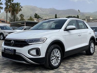 Usata VW T-Roc Life 116 CV (85 kW) 2023 Bianco SUV