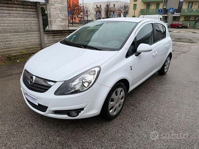 Usata Opel Corsa Edition 75 CV (55 kW) 2010 Bianco Utilitaria