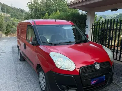 Usata Fiat Doblò 105 CV (77 kW) 2012 Rosso Monovolume