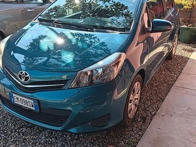 Usata Toyota Yaris 69 CV (50 kW) 2012 Verde Utilitaria
