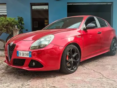 Usata Alfa Romeo Giulietta Exclusive 170 CV (125 kW) 2011 Rosso Utilitaria