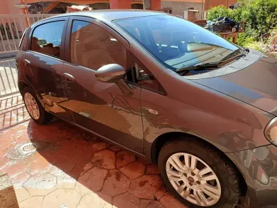 Usata Fiat Punto Easy 69 CV (50 kW) 2013 Grigio Utilitaria