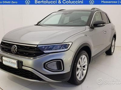 Usata VW T-Roc Life 110 CV (80 kW) 2023 Rosso SUV