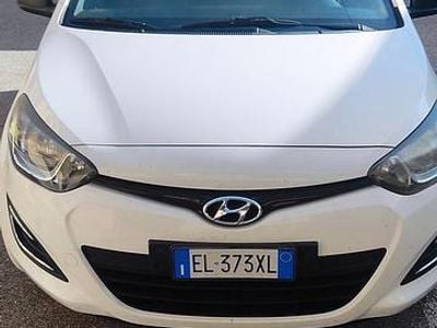 Begagnad Hyundai i20 75 HK (55 kW) 2012 Vit Sedan
