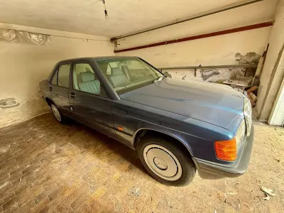 Usata Mercedes 190 122 CV (89 kW) 1988 Blu/azzurro Berlina