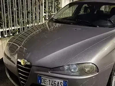 Begagnad Alfa Romeo 147 120 HK (88 kW) 2007 Grå Halvkombi