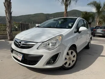 Usata Opel Corsa 75 CV (55 kW) 2012 Bianco Utilitaria