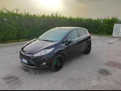 Second-hand Ford Fiesta 68 CP (50 kW) 2010 Negru Berlinǎ