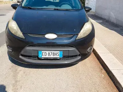 Usata Ford Fiesta 68 CV (50 kW) 2010 Nero Berlina