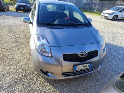 Usata Toyota Yaris Sol 87 CV (63 kW) 2007 Argento Utilitaria