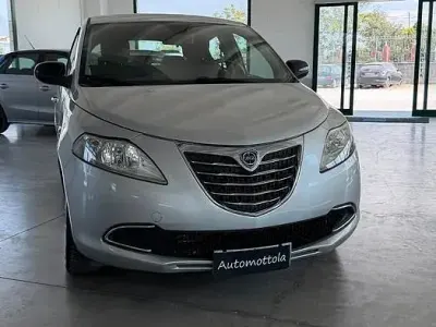 Usata Lancia Ypsilon Gold 95 CV (69 kW) 2013 Grigio Utilitaria