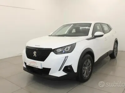 Usata Peugeot 2008 Active 102 CV (75 kW) 2022 Bianco SUV