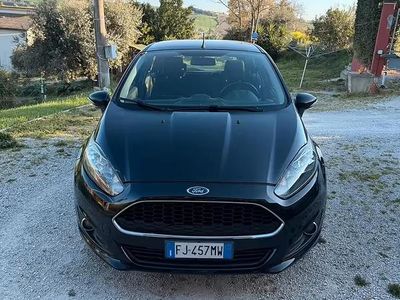 Usata Ford Fiesta 75 CV (55 kW) 2017 Nero Berlina