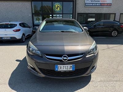 Usata Opel Astra Cosmo 110 CV (80 kW) 2013 Grigio Berlina