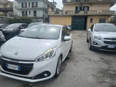 Usata Peugeot 208 Allure 82 CV (60 kW) 2015 Bianco Utilitaria